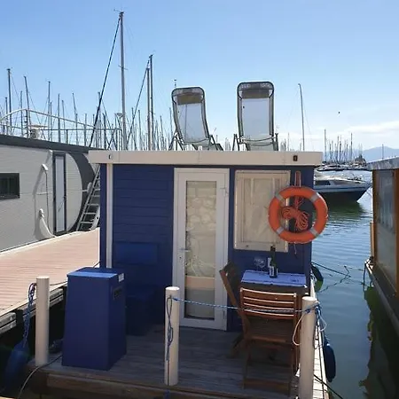 Houseboat Hotel na wodzie *
